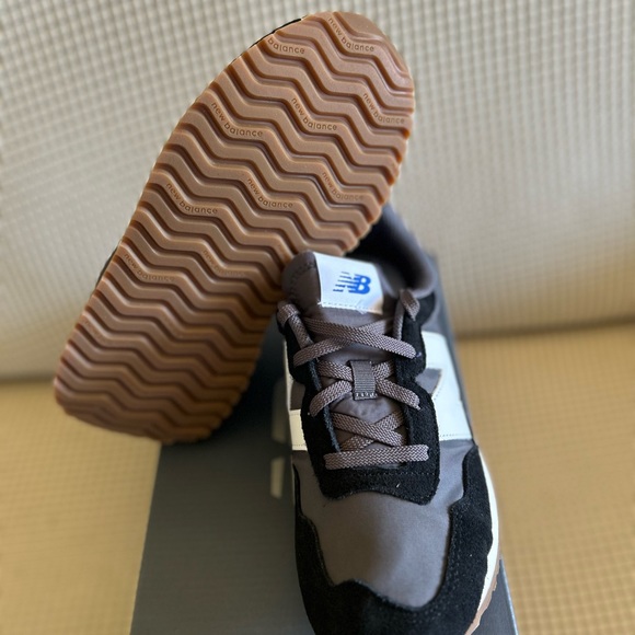 New Balance - Picture 7 of 8